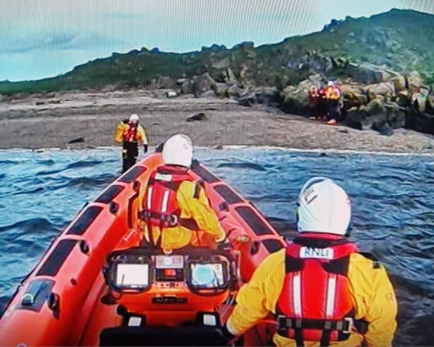 Queensferry Lifeboat rescuing people stranded on Cramond Island in January 2023