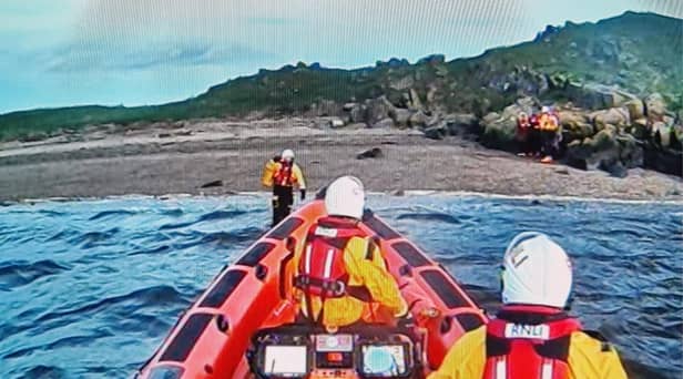 Queensferry Lifeboat rescuing people stranded on Cramond Island in January 2023