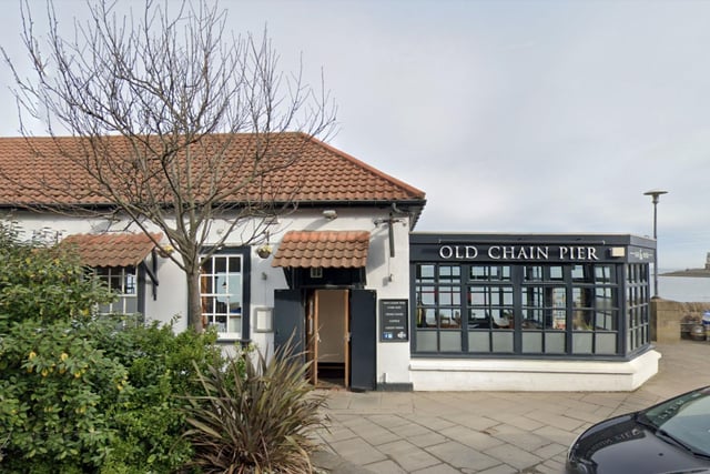 The Old Chain Pier in Trinity Crescent, Newhaven, has sweeping views of the Firth of Forth. This pub and restaurant has a menu with locally sourced fish, burgers, and more.