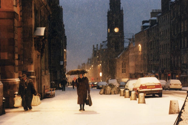 Heavy snow hits the Royal Mile in Edinburgh in February 1996.