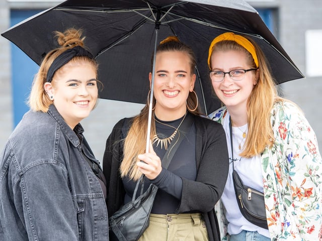 Olga Ingólfsdóttir, Eva Sigurdardòttir and Ìris Ingòlfsdòtir.