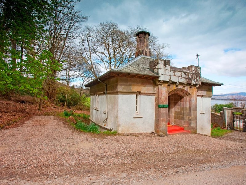 The South Lodge is a quaint cottage for two a short distance from the beach.