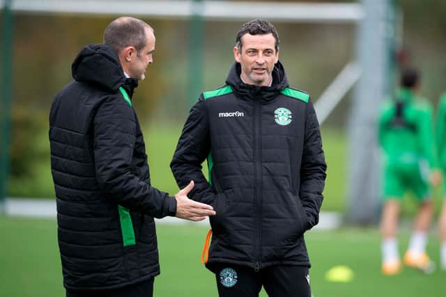 Hibs head coach Jack Ross in conversation with assistant John Potter. (Photo by Paul Devlin / SNS Group)
