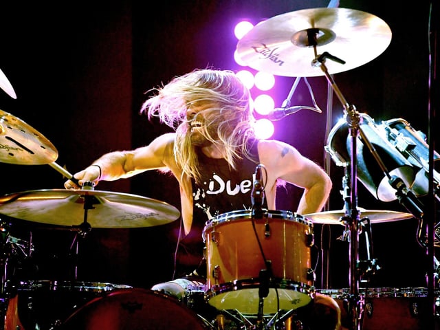 Taylor Hawkins of Foo Fighters performs on stage (Photo by Kevin Winter/Getty Images for iHeartMedia)