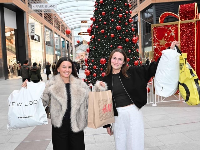 Shoppers from across the country landed lucky today when they visited one of Scotland’s largest shopping centres, The Centre, Livingston, snapping up lots of great finds in the sales.