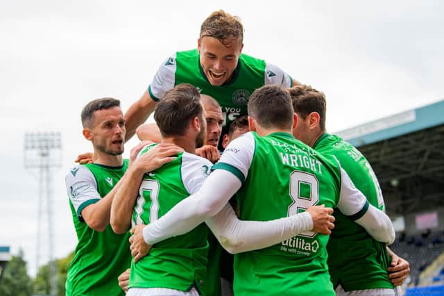 Hibs players celebrate Stevie Mallan's goal during the Scottish Premiership match between St Johnstone and Hibernian at McDiarmid Park on August 23, 2020 (Photo by Bill Murray / SNS Group)