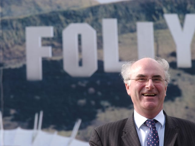Scottish Tory leader David McLetchie launches a poster campaign on Edinburgh's Regent Road, branding the Scottish Parliament building project "Follyrood" because of the ever-increasing price.
While Labour and the SNP both lost seats at the election and the Greens and Scottish Socialists made impressive gains, the Tories - and the Lib Dems - both maintained their existing number of MSPs. Mr McLetchie won Edinburgh Pentlands from Labour, but stepped down as leader in 2005 in a row over taxi expenses. He remained as an MSP but died of cancer in 2013, aged 61.