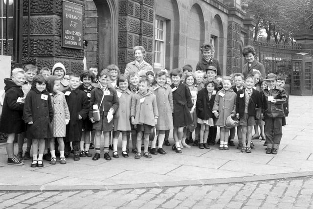 Pupils from Craigmuir Primary school arriving at Edinburgh Zoo in 1963.