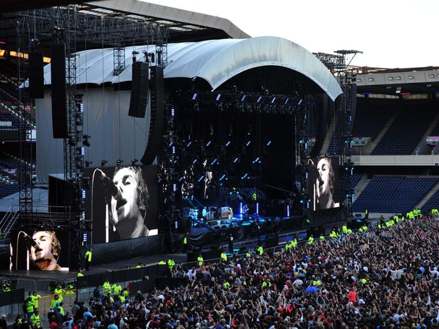 Oasis Perform there "Dig out your soul" tour at Murrayfield in Edinburgh in 2009, having previously sold out the venue in 2001.