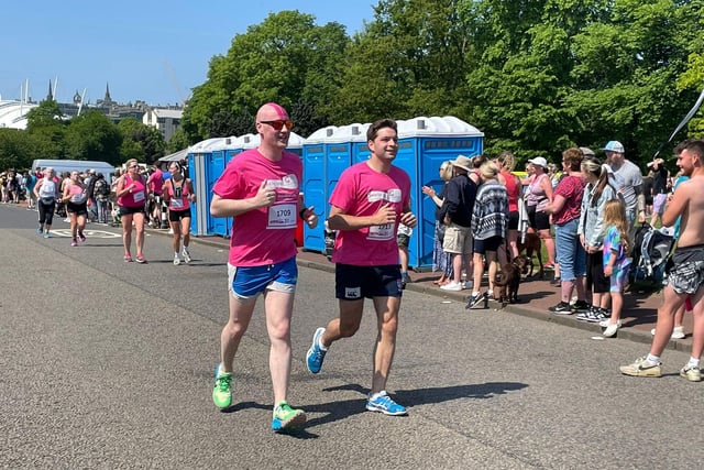It was a sweltering hot day in Edinburgh as hundreds of runners took part in Race For Life on Sunday.