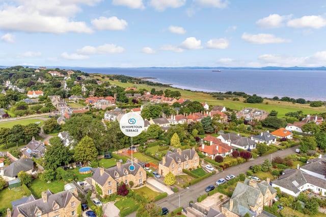 This property is situated enviably close to Gullane’s excellent amenities, world-class golf, and the picturesque coastline and surrounding East Lothian countryside.
