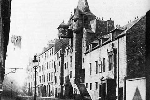 Canongate showing Canongate Tolbooth.