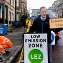 Signs are now in place to warn Edinburgh residents about the Low Emission Zone that goes live in June 2024. On Wednesday, November 29, councillor Scott Arthur met with contractors at Hope Park Terrace near the Meadows.