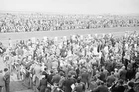Crowds at the Musselburgh Races in July 1957.