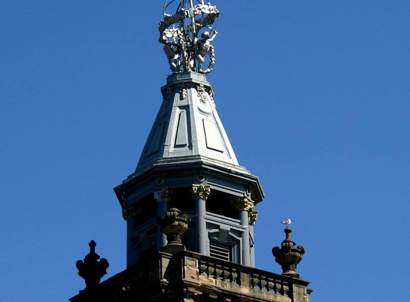 This fine-looking finial occupies the top of which city centre building?