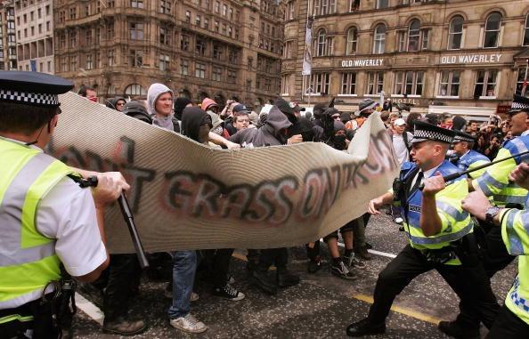 Police confront protesters on Princes Street July 4 2005
