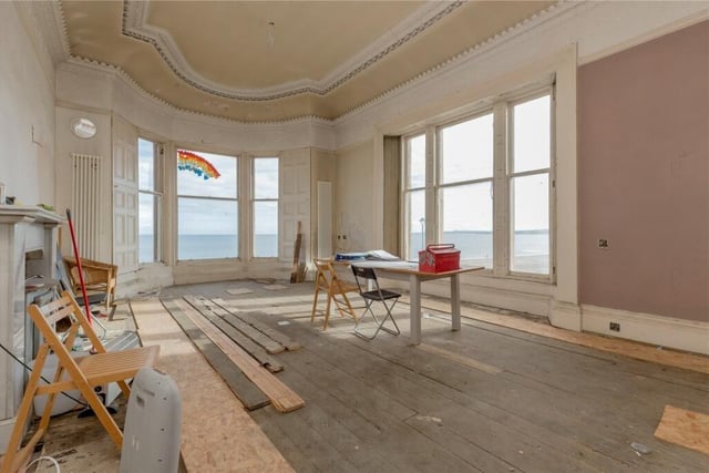 This is a prime opportunity to create an exceptional family home with sea views and in an ideal location.