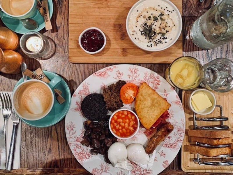 Found in Bruntsfield Place, Montpeliers serves brunch scran like The Full Monty - Chargrilled chicken, Christies pork sausages, Ayrshire bacon, eggs, potato scone, Scottish minute steak, Heatherfield haggis, black pudding, tomato - as well as pancakes, breakfast butties and more.