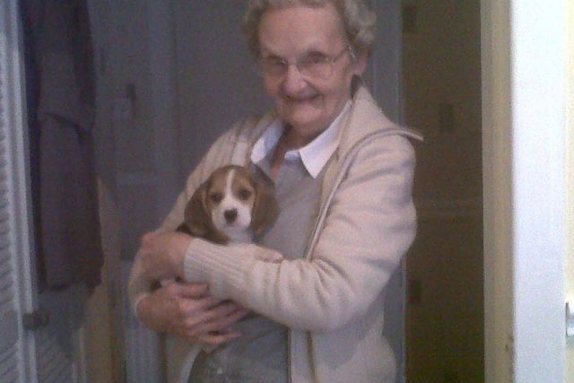 Elspeth Mclarty shared this picture of Orlaith the Beagle with her mum the day they got her 10 years ago.