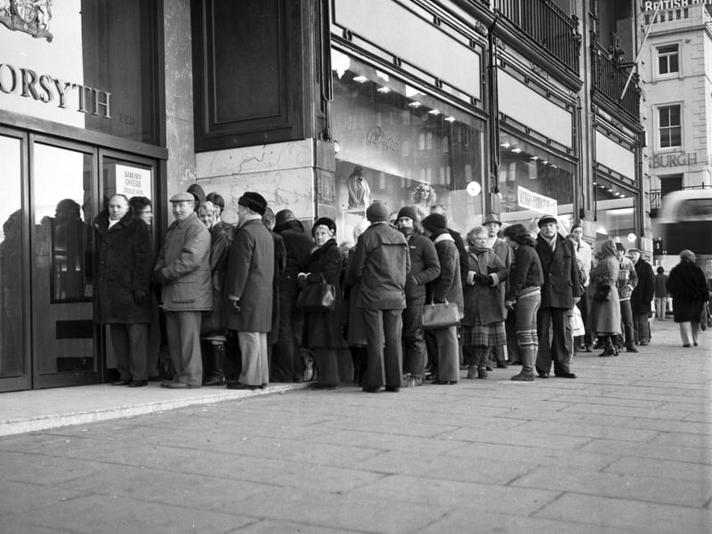 Customers queue up for the Christmas and Boxing Day sales at RW Forsyth department store in Edinburgh's Princes Street December 1980.