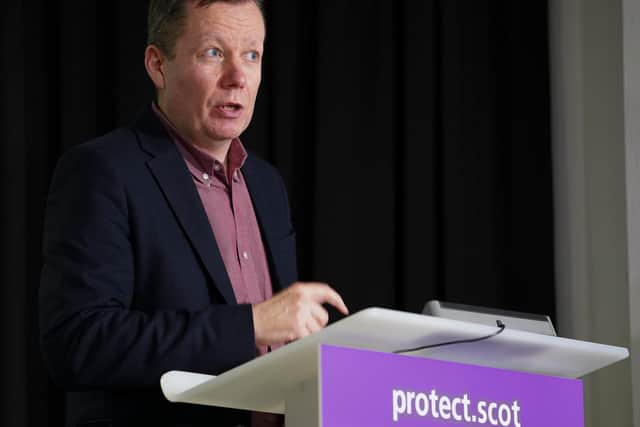 Jason Leitch has clarified comments about outdoor meeting in Scotland over Christmas
