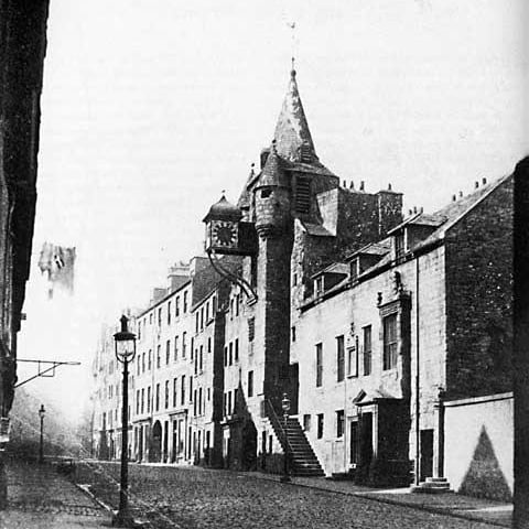 Canongate showing Canongate Tolbooth.