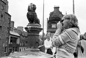 Take a look through our gallery to see 18 photos of Edinburgh in 1981. Pictured here is a tourist takeing a picture of Greyfriars Bobby. after vandals threw white paint over the statue in May 1981. A tourist takes a picture of Bobby.
