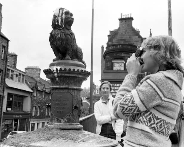 Take a look through our gallery to see 18 photos of Edinburgh in 1981. Pictured here is a tourist takeing a picture of Greyfriars Bobby. after vandals threw white paint over the statue in May 1981. A tourist takes a picture of Bobby.