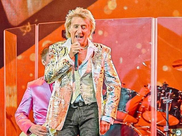 Rod Stewart gave his audience at Edinburgh Castle a night to remember. Picture Calum Buchan