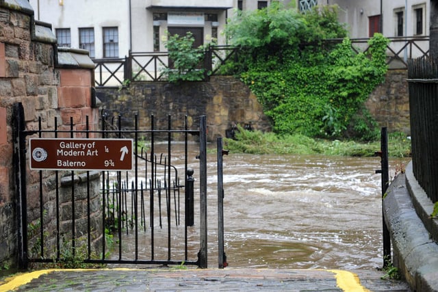 The village suffered from bad flooding when the Water of Leith burst its banks, leaving the footpath to the Art Gallery unpassable. Year: 2012.