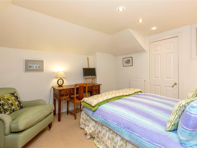 Old Coach House - bedroom.