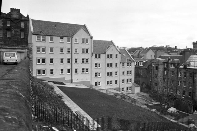 New private flats built by Barratt at Castle Wynd South in April 1989.