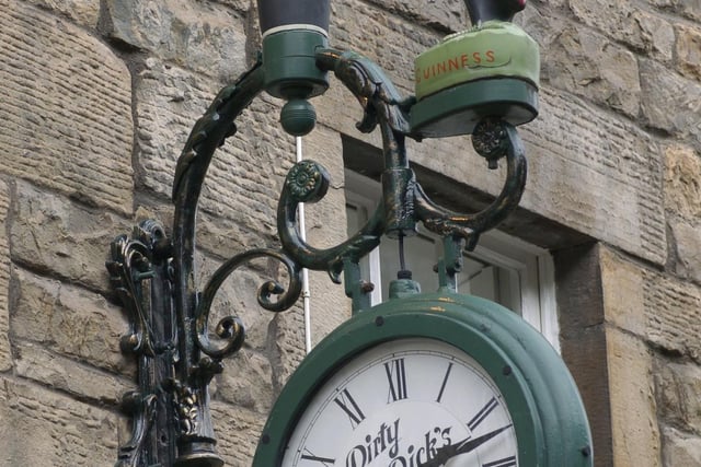 This Guinness-loving tropical bird can be found perched atop an Edinburgh pub's clock. But which pub?