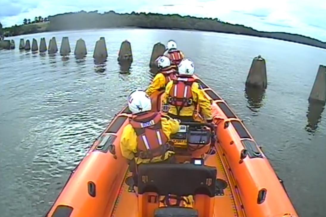 Edinburgh rescue after three people trapped on Cramond Island by the tide