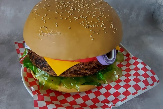 Tania Rueda Voller shared this amazing burger cake - it is so realistic.
