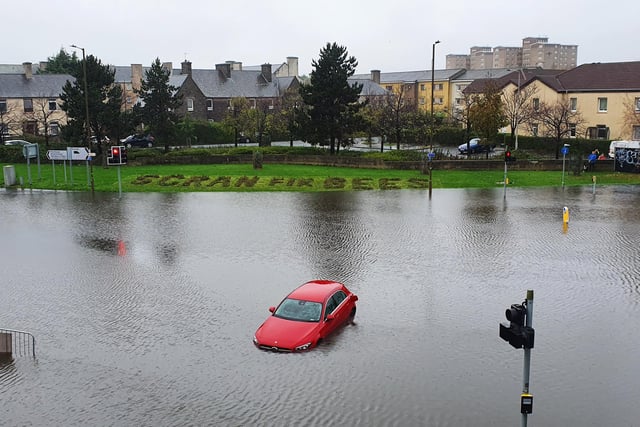 Car trapped due to heavy flooding at busy junction Granton.