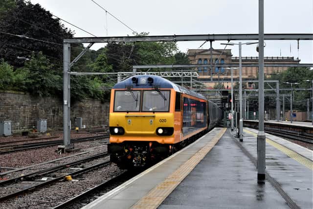 The train approaching Waverley station during the incident. Picture: Peter Fitton.