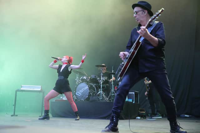 Shirley Manson with Garbage in full performance mode