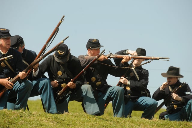2009. Bank holiday civil war re-enactment at Fort Nelson. Picture: Ian Hargreaves 091896-3