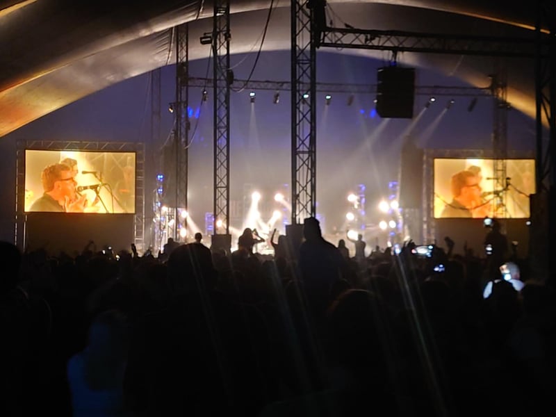 The crowd never stood still as The Proclaimers stormed through a 24-song greatest hits set at Leith Links.