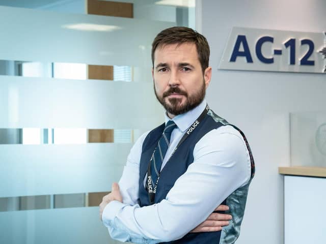 Martin Compston uses an English accent as DS Steve Arnott in  'Line of Duty'.
