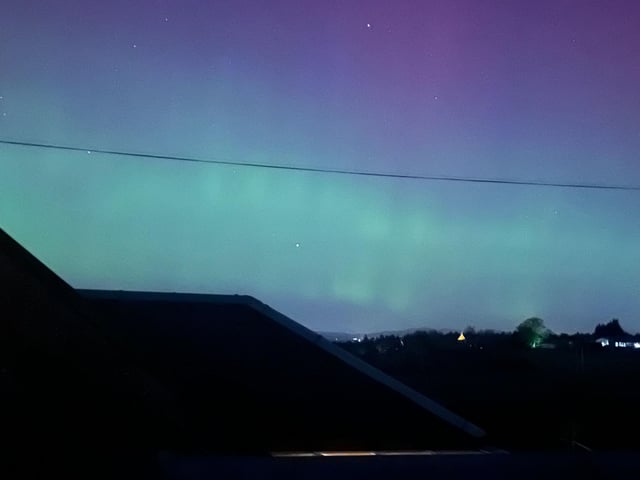 In another snap taken in Linlithgow, the sky is lit up with beautiful blue and green patterns, as the Northern Lights shine over West Lothian.