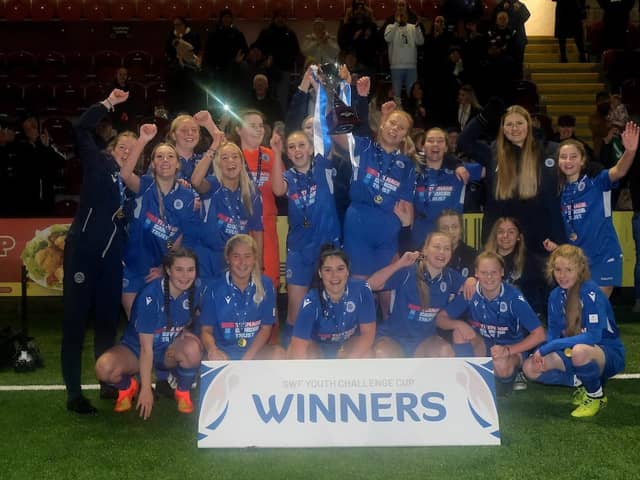 Musselburgh Windsor celebrate with the trophy. Picture: Alex Todd | Sportpix for SWF