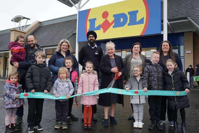 Members of the Loanhead After School Club with Lidl Straiton staff.