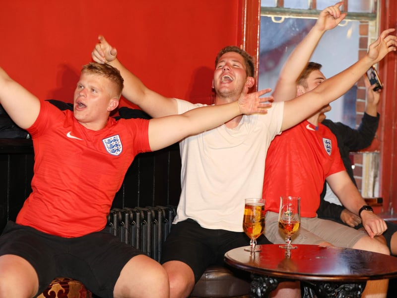 Fans watch England v Ukraine in the quarter finals of Euro 2020, in The Kings pub, Albert Rd, Southsea. Picture: Chris Moorhouse (jpns 030721-27)