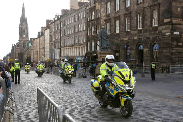 Police prepare the streets on the Royal Mile in Edinburgh ahead of the arrival of the coffin of HRH The Queen (SWNS)