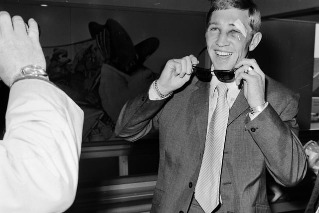 16th September 1971:  Scottish boxer Ken Buchanan removes his sunglasses on his arrival at London's Heathrow airport,  to show his cuts and bruises after the successful defence of his world lightweight crown against Panama's Ismael Laguna in New York.  (Photo by Central Press/Getty Images)
