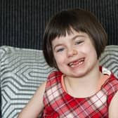 Six-year-old Arabella Green who is believed to be the first child in the world to be born with no quadriceps muscles in her legs defied medics to take her first steps. Jan 20 2022