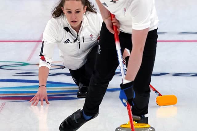 Edinburgh's Jenn Dodds and Bruce Mouat are closing in on a place in the semi-finals