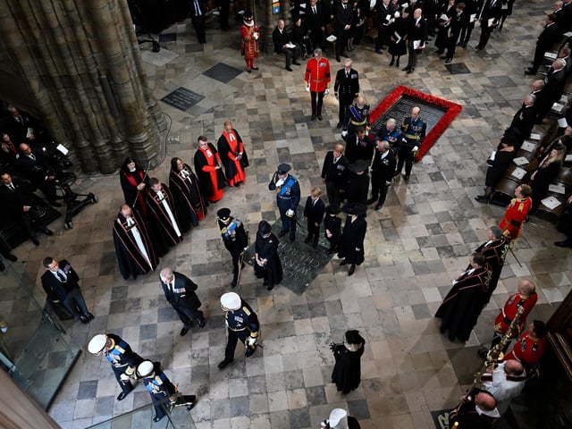 LONDON, ENGLAND - SEPTEMBER 19: Britain's King Charles III, Anne, Princess Royal, Prince Andrew, Duke of York, Vice Admiral Sir Timothy Laurence, Camilla, Queen Consort, Prince Edward, Earl of Wessex, Sophie, Countess of Wessex, William, Prince of Wales, Prince George of Wales, Princess Charlotte of Wales, Catherine, Princess of Wales, Prince Harry, Duke of Sussex, Meghan, Duchess of Sussex, Peter Phillips, David Armstrong-Jones, 2nd Earl of Snowdon, Prince Richard, Duke of Gloucester, Prince Michael of Kent and Prince Edward, Duke of Kent departing Westminster Abbey during the State Funeral of Queen Elizabeth II . (Photo by Gareth Cattermole/Getty Images)